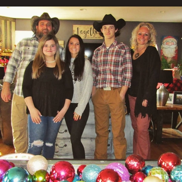 Meet your Posher, Katie - Picture 3 of 5